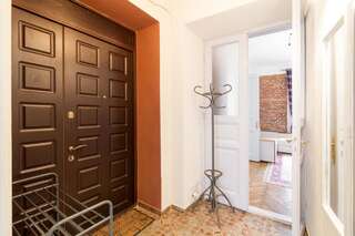Апартаменты Apartments in the OLD city of LVIV Львов Апартаменты «Белые» - ул. Черноморская, 1-8