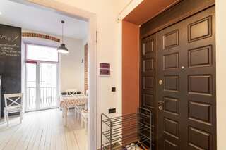 Апартаменты Apartments in the OLD city of LVIV Львов Апартаменты «Белые» - ул. Черноморская, 1-12