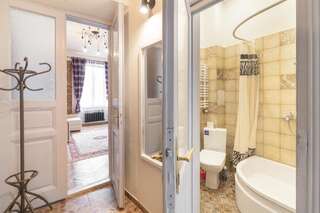 Апартаменты Apartments in the OLD city of LVIV Львов Апартаменты «Белые» - ул. Черноморская, 1-13