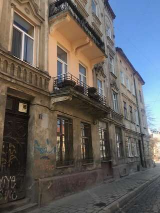 Апартаменты Apartments in the OLD city of LVIV Львов Апартаменты «Белые» - ул. Черноморская, 1-16