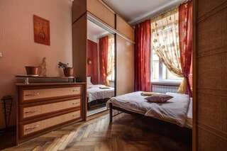 Апартаменты Apartments in the OLD city of LVIV Львов Апартаменты «Красные» с 2 спальнями - ул. Друкарская, 11-2