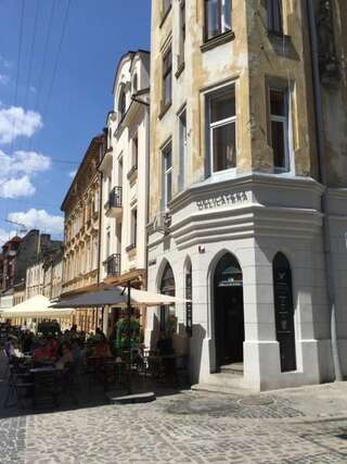 Апартаменты Apartments in the OLD city of LVIV Львов Апартаменты «Красные» с 2 спальнями - ул. Друкарская, 11-13