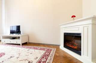 Апартаменты Apartments in the OLD city of LVIV Львов Апартаменты «Белые» - ул. Черноморская, 1-29