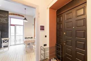 Апартаменты Apartments in the OLD city of LVIV Львов Апартаменты «Белые» - ул. Черноморская, 1-30