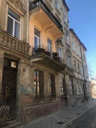 Апартаменты Apartments in the OLD city of LVIV Львов Апартаменты «Белые» - ул. Черноморская, 1-32